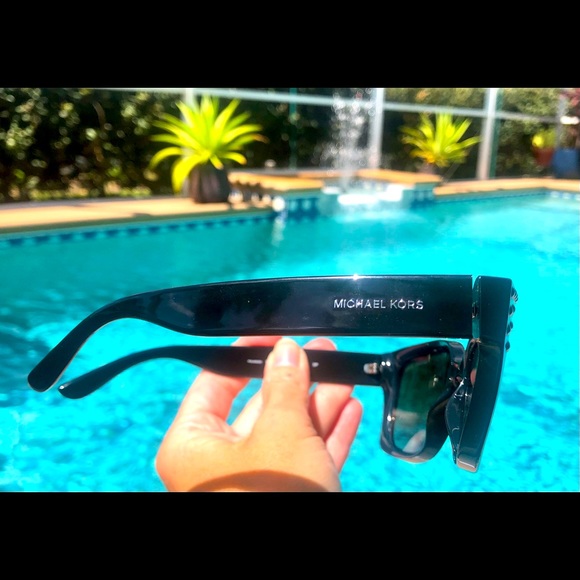 Michael Kors Banff Sunglasses in Black with Brown Gradient Polarized Lens - Picture 14 of 15